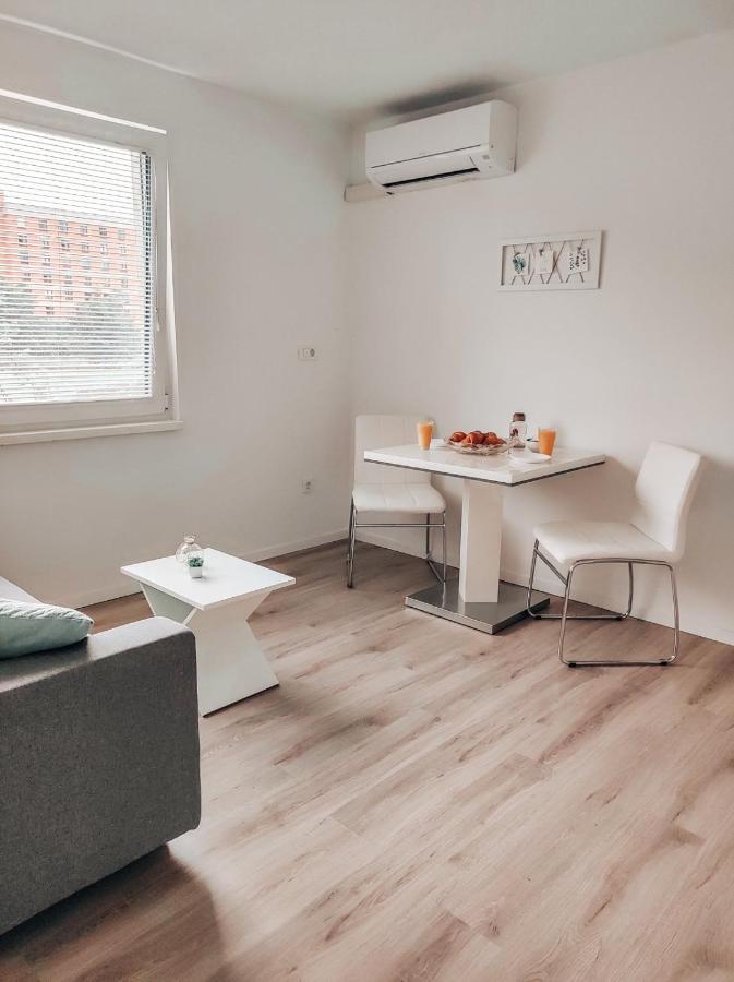 Studio Apartment Sanya #2 リュブリャナ エクステリア 写真