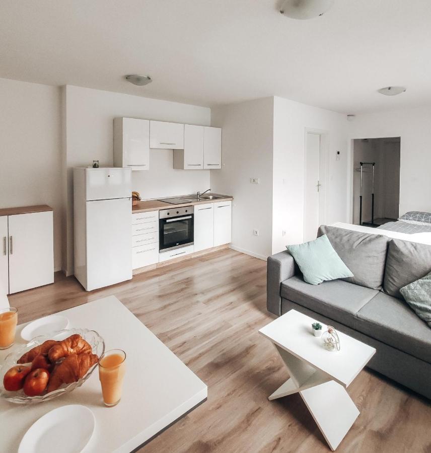 Studio Apartment Sanya #2 リュブリャナ エクステリア 写真